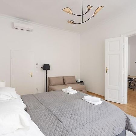 Franz 23 - Typical Viennese Apartment In The Heart Of Vienna Exterior photo