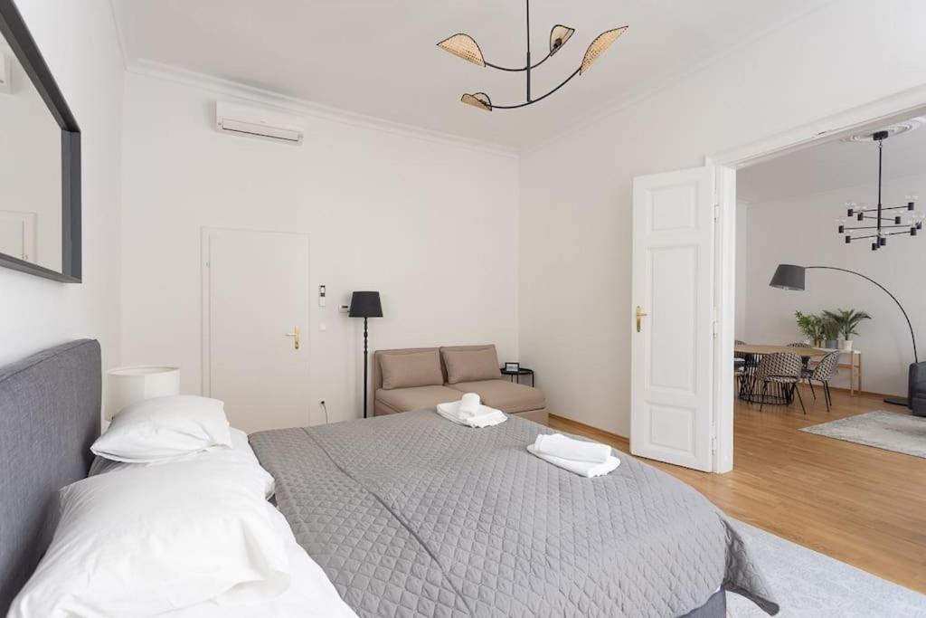 Franz 23 - Typical Viennese Apartment In The Heart Of Vienna Exterior photo