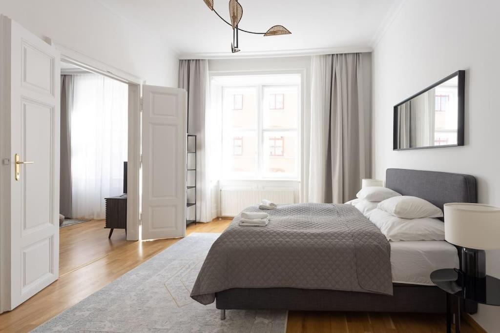 Franz 23 - Typical Viennese Apartment In The Heart Of Vienna Exterior photo